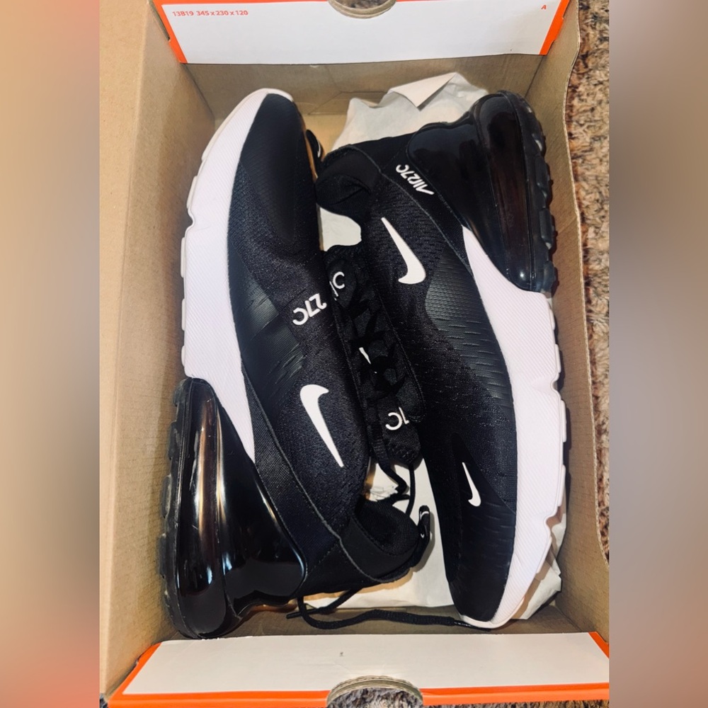 Men’s Nike Air Max 270 size 11